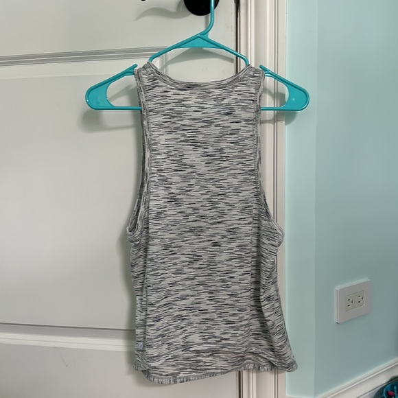 lululemon squad goals tank top (color: tiger space dye b/w, size: 4) - Picture 3 of 4